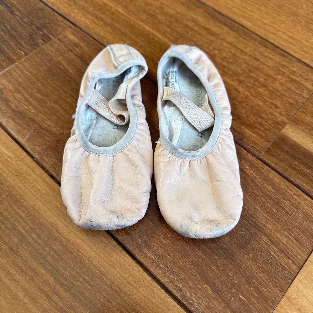 Capezio ballet shoes girl size 11.5